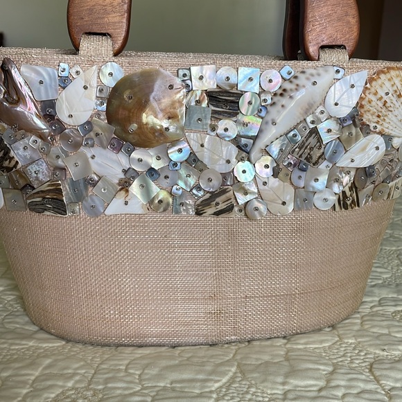 Beach Seashell Sachet Handbag Wooden Handles - Picture 4 of 14